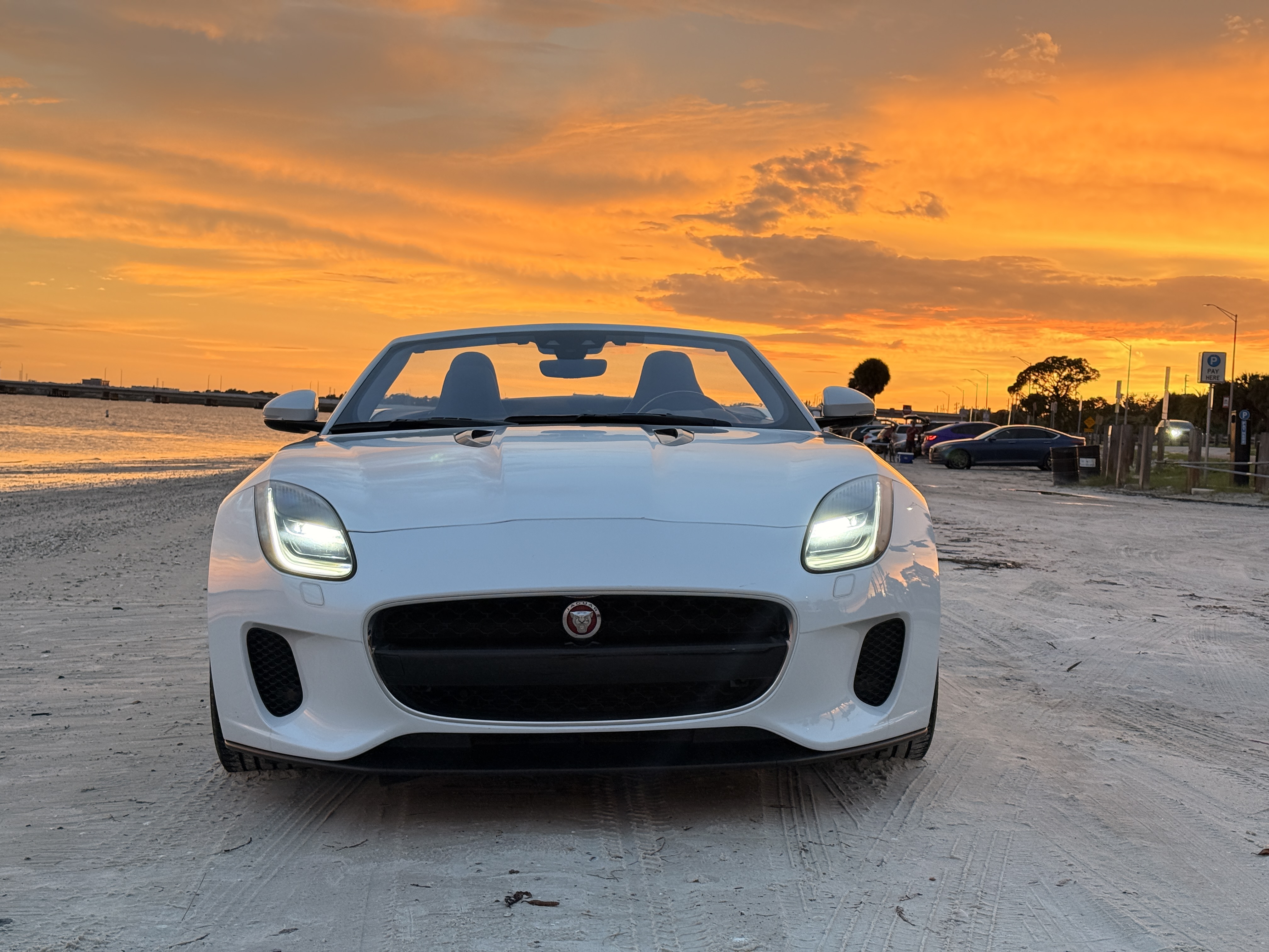 Used 2018 Jaguar F-TYPE Convertible RWD image 5