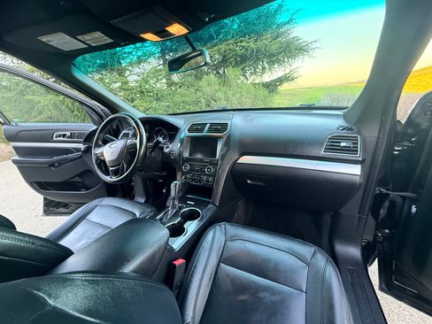 Used 2016 Ford Explorer XLT w/ Equipment Group 202A image 15