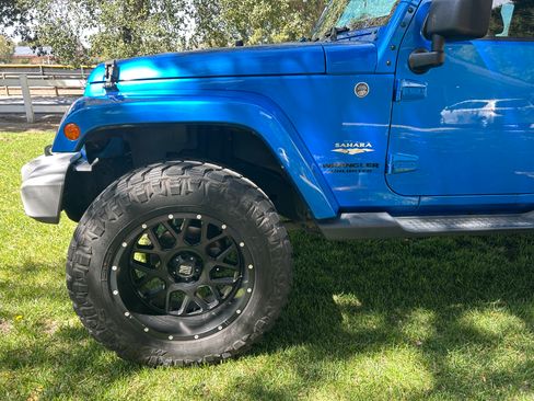 Used 2014 Jeep Wrangler Unlimited Sahara w/ Connectivity Group image 27