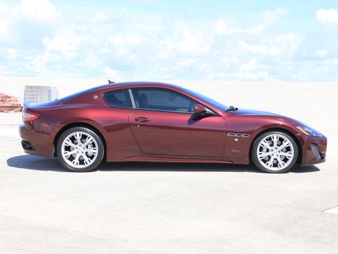 Used 2013 Maserati GranTurismo Sport image 9