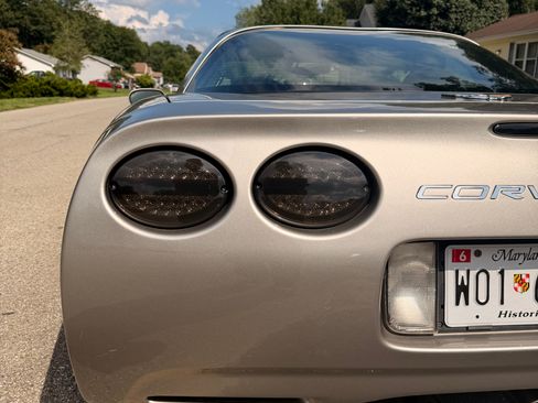 Used 1999 Chevrolet Corvette Coupe w/ Memory Pkg RWD image 4