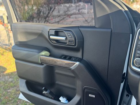 Used 2020 Chevrolet Silverado 1500 LTZ w/ LTZ Premium Package image 17