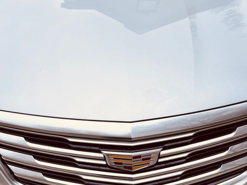 Used 2018 Cadillac XT5 Luxury w/ Driver Awareness Package image 2