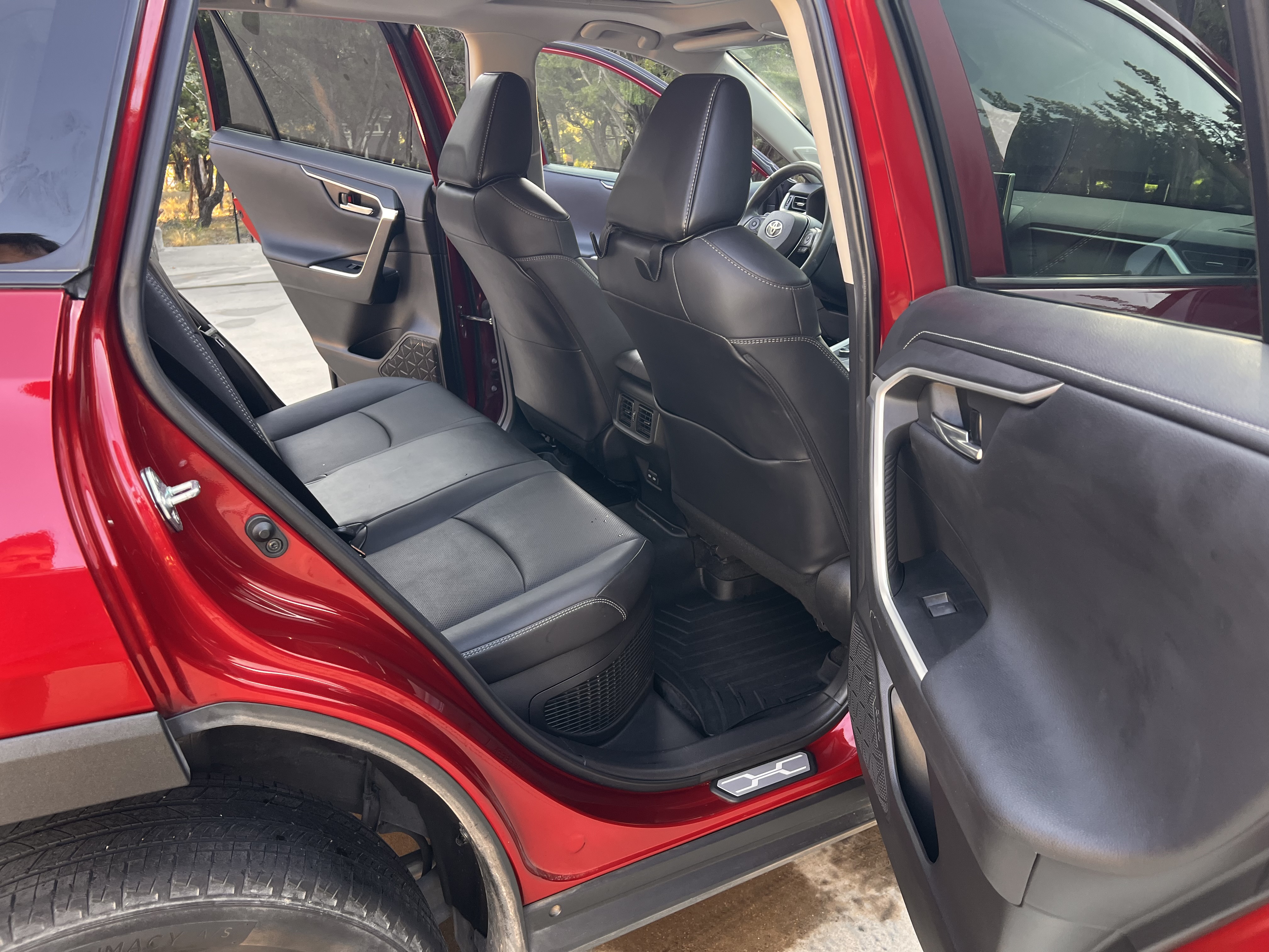 Used 2022 Toyota RAV4 Limited AWD/4WD image 6