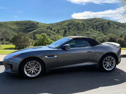 Used 2019 Jaguar F-TYPE Convertible image 6