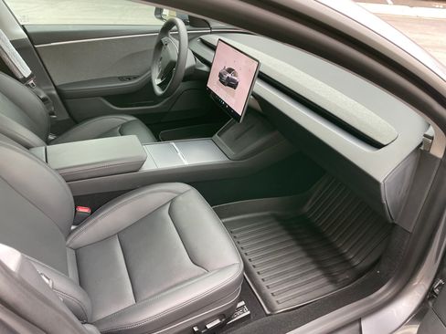 Used 2025 Tesla Model 3 Long Range image 8