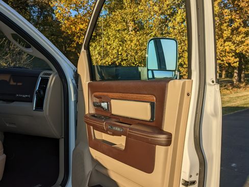 Used 2014 RAM 3500 Laramie image 9