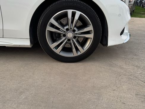 Used 2014 Mercedes-Benz E 250 BlueTEC Sedan image 21