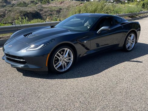 Used 2019 Chevrolet Corvette Stingray Coupe w/ 1LT image 2
