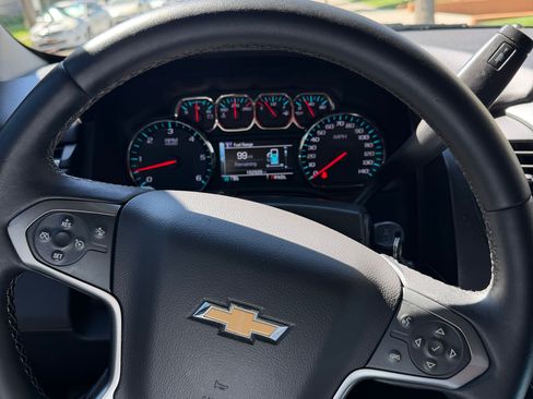 Used 2019 Chevrolet Suburban LT image 6