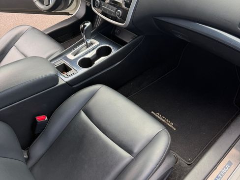 Used 2018 Nissan Altima 2.5 SR w/ SR Midnight Edition FWD image 10