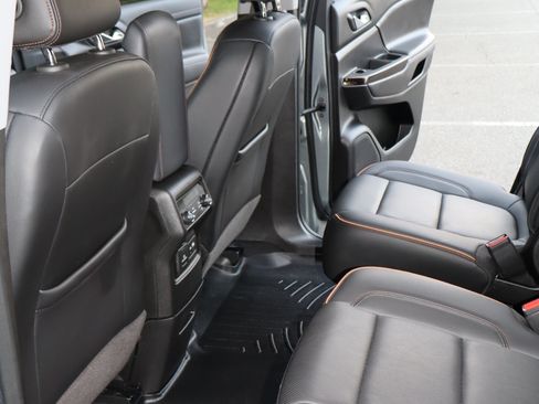Used 2023 GMC Acadia AT4 w/ Technology Package AWD/4WD image 24