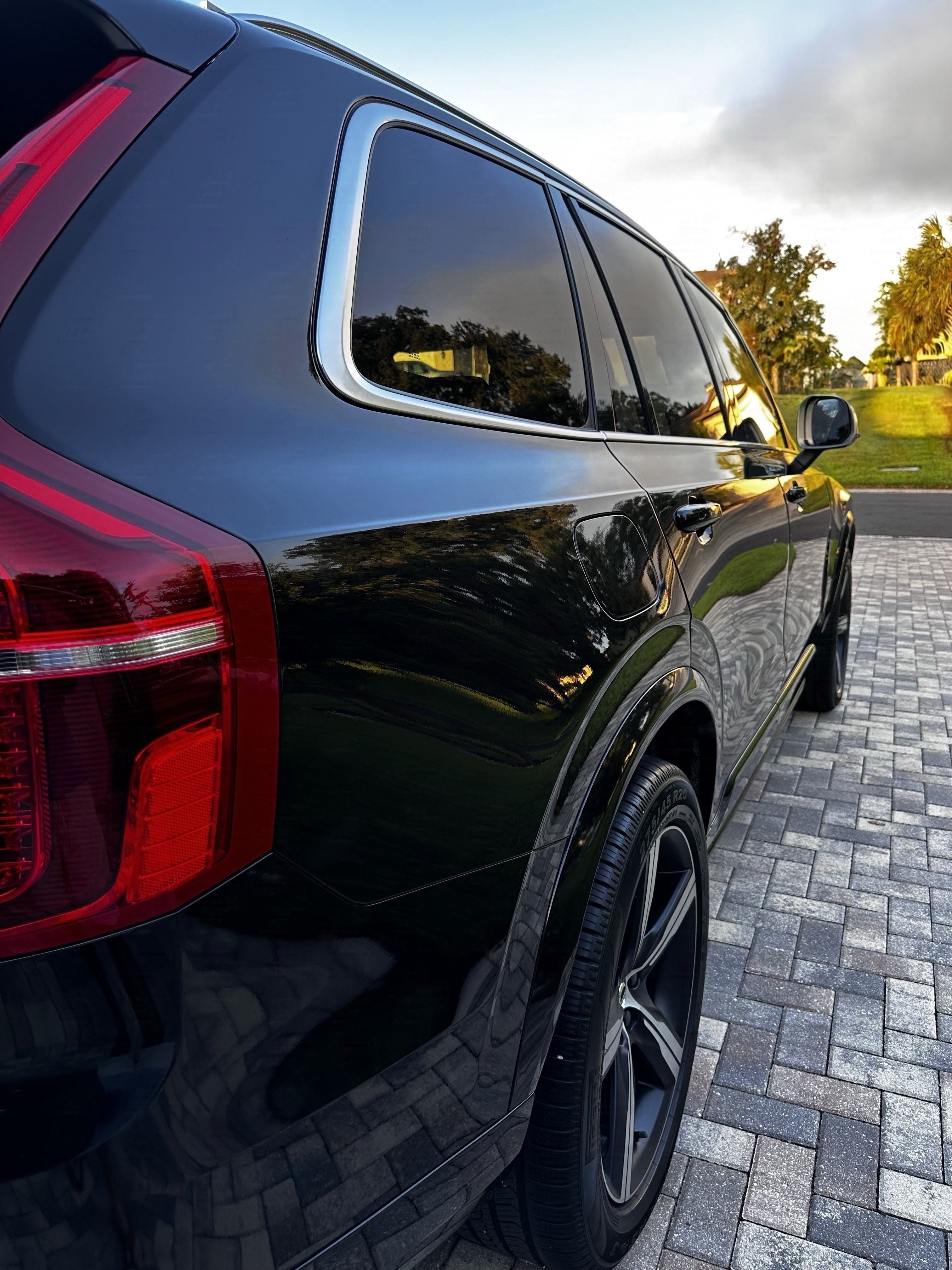 Used 2019 Volvo XC90 T6 R-Design w/ Protection Package Premier AWD/4WD image 12