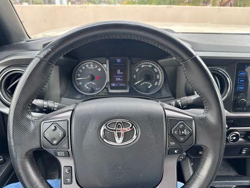Used 2017 Toyota Tacoma TRD Off-Road w/ Tow Package RWD image 13