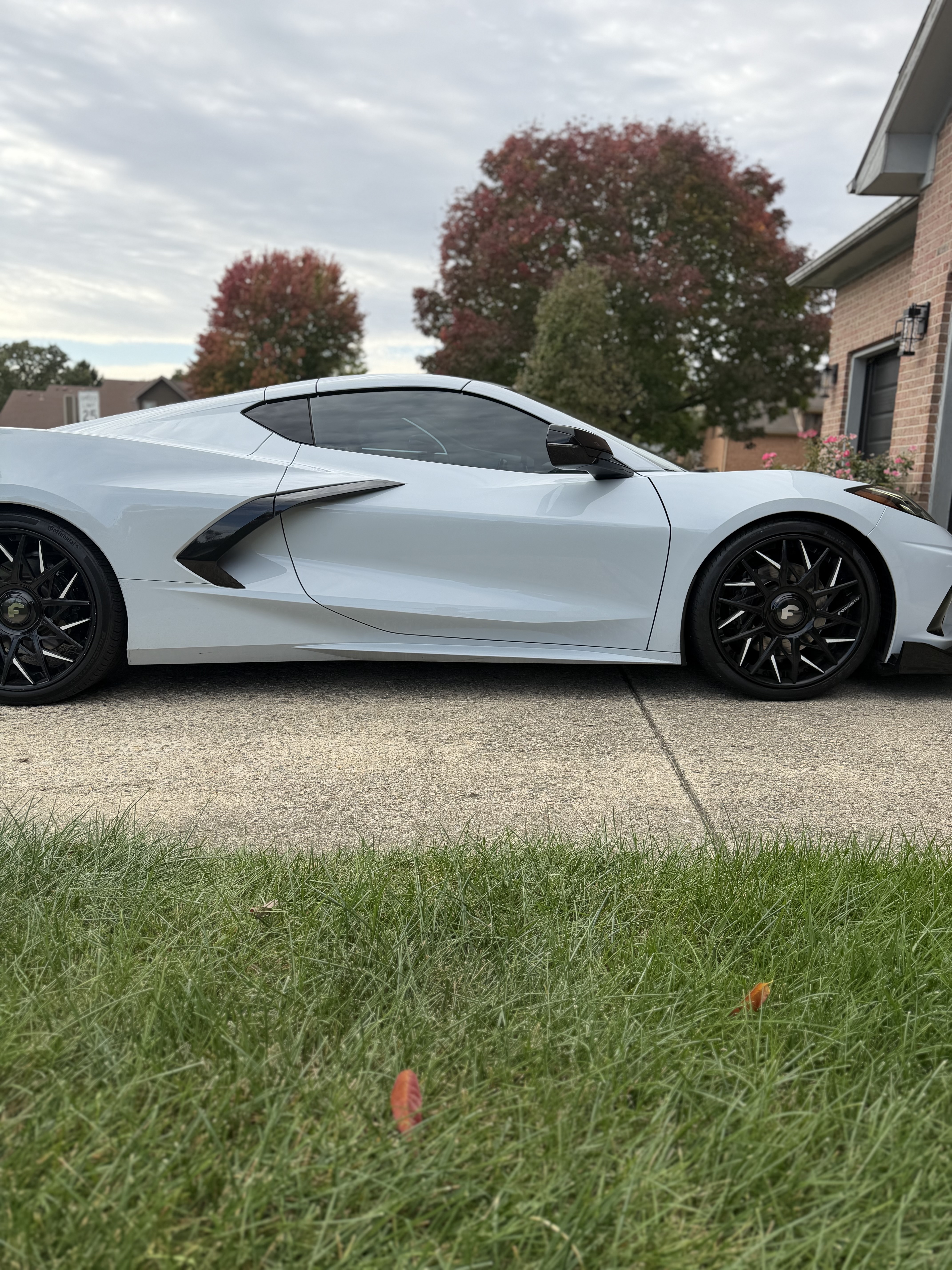 Used 2021 Chevrolet Corvette Stingray Coupe w/ Z51 Performance Package RWD image 8