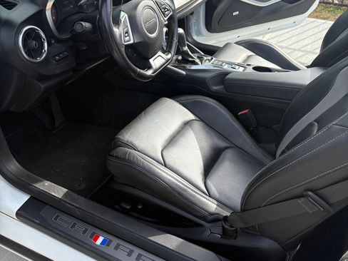 Used 2020 Chevrolet Camaro LT w/ RS Package image 10