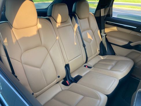 Used 2015 Porsche Cayenne Diesel AWD/4WD image 23
