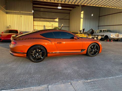 Used 2021 Bentley Continental GT image 5