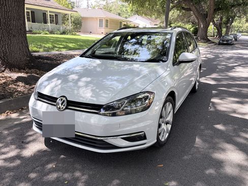 Used 2019 Volkswagen Golf SE FWD image 2