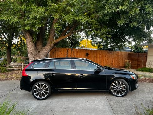Used 2015 Volvo V60 T5 Premier w/ Convenience Package FWD image 4