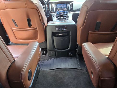 Used 2015 Cadillac Escalade Premium AWD/4WD image 16