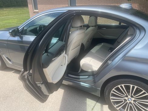 Used 2018 BMW 530e xDrive AWD/4WD image 5
