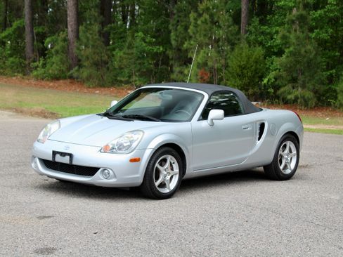Used 2003 Toyota MR2 RWD image 14