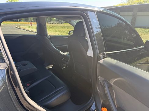 Used 2022 Tesla Model Y Performance AWD/4WD image 11