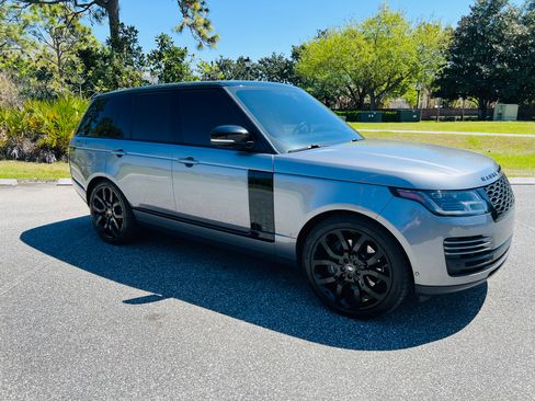 Used 2020 Land Rover Range Rover HSE image 2