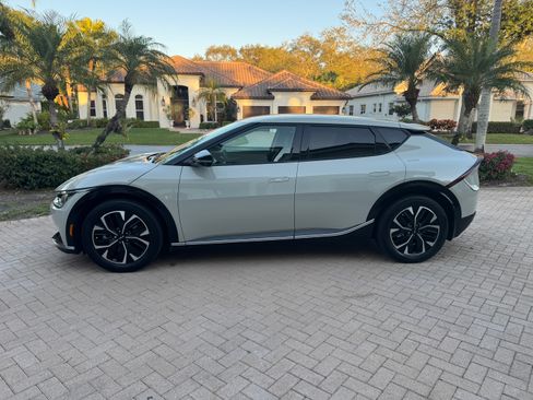 Used 2022 Kia EV6 Wind image 1
