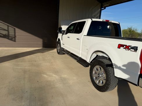 Used 2019 Ford F250 Lariat w/ Chrome Package image 13