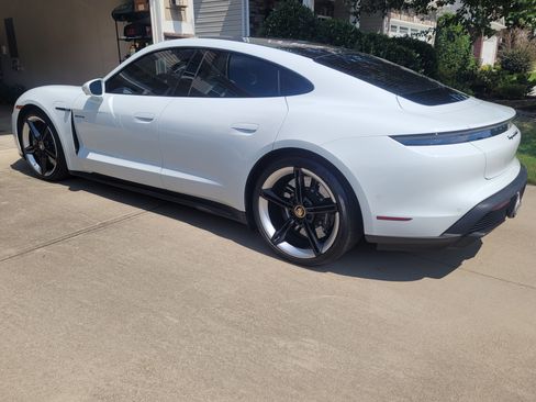 Used 2020 Porsche Taycan Turbo S image 12