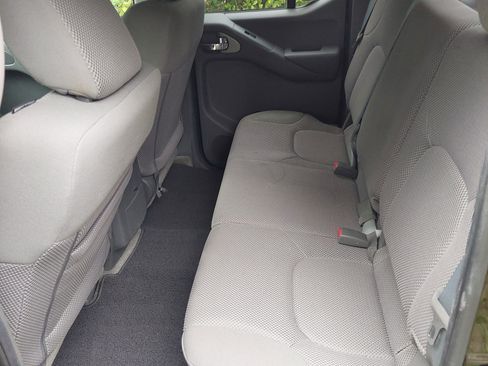 Used 2015 Nissan Frontier SV w/ SV Value Truck Package RWD image 12