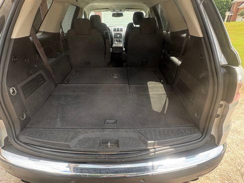 Used 2010 GMC Acadia SLE FWD image 9