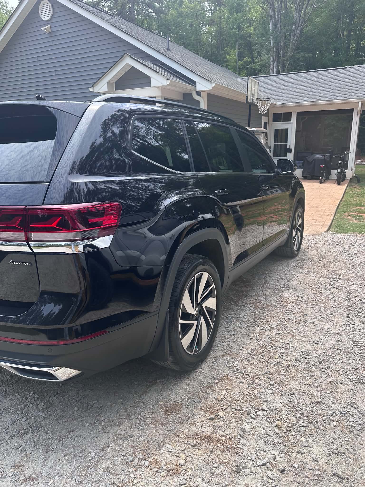 Used 2024 Volkswagen Atlas SE AWD/4WD image 6