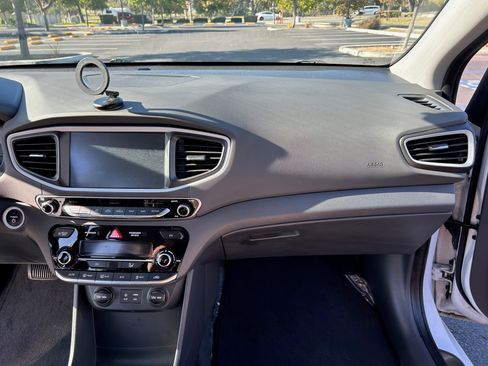 Used 2019 Hyundai Ioniq Limited image 21