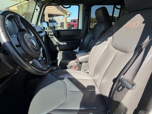 Used 2015 Jeep Wrangler Unlimited Sahara w/ Connectivity Group image 5