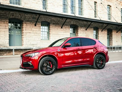 Used 2018 Alfa Romeo Stelvio Quadrifoglio w/ Driver Assist Dynamic Package image 17