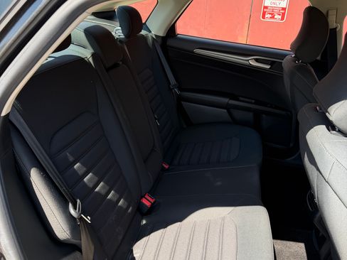 Used 2017 Ford Fusion SE w/ Fusion SE Technology Package FWD image 13