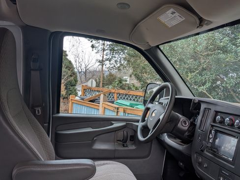 Used 2014 Chevrolet Express 1500 Van 3D image 13