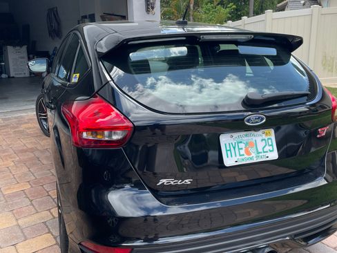 Used 2017 Ford Focus ST image 6