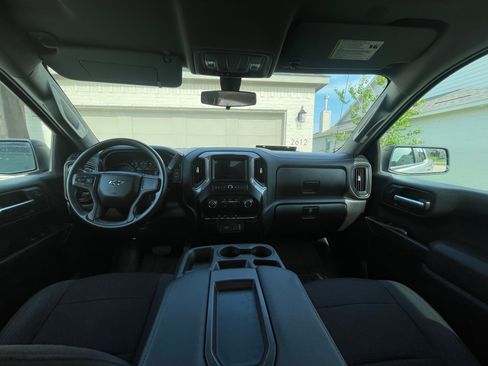 Used 2019 Chevrolet Silverado 1500 Custom Trail Boss w/ Custom Convenience Package AWD/4WD image 6