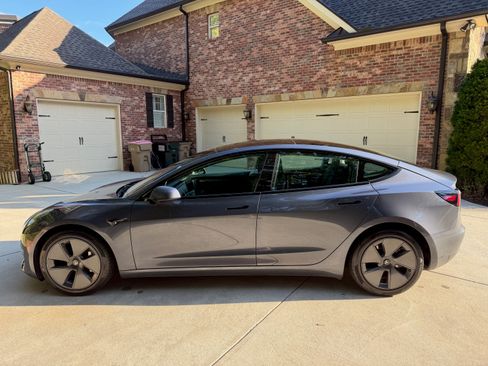 Used 2022 Tesla Model 3 Long Range AWD/4WD image 2