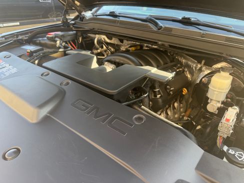 Used 2017 GMC Yukon SLT AWD/4WD image 19