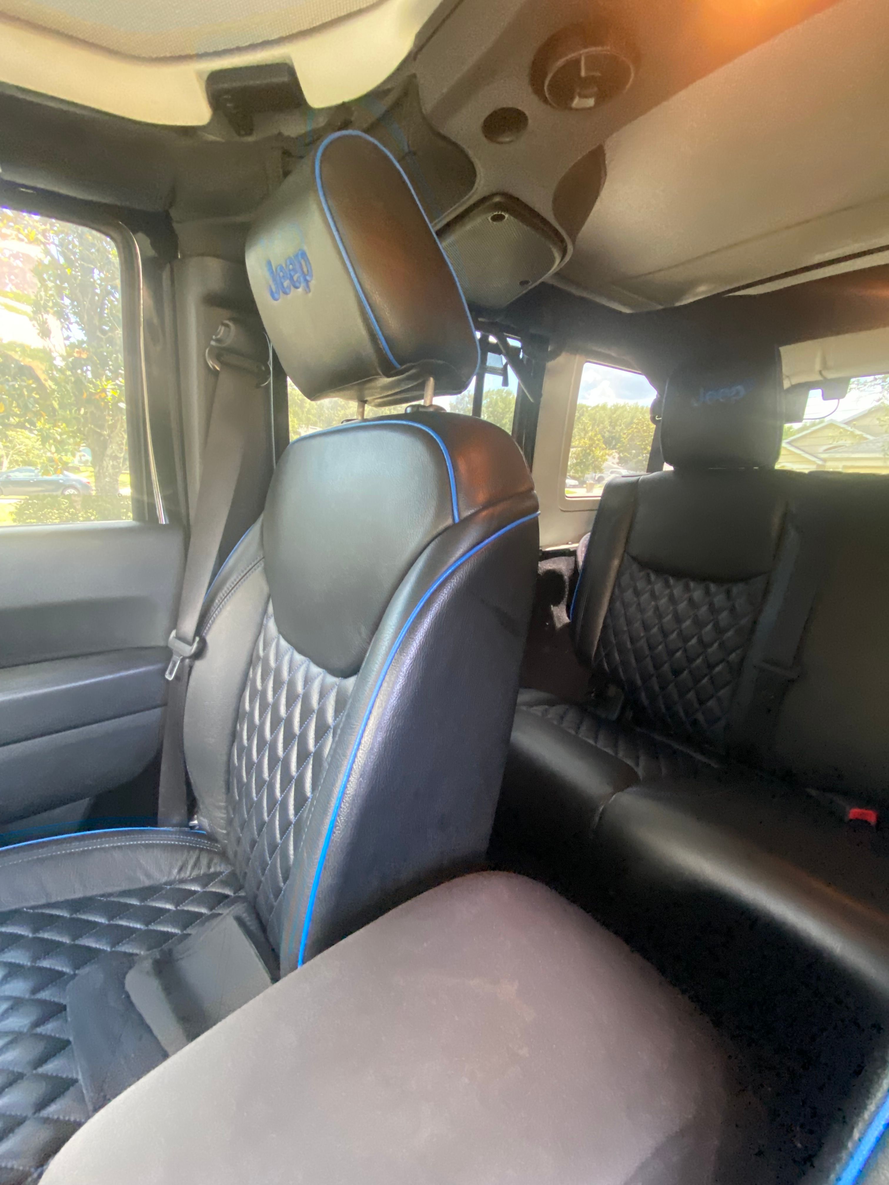 Used 2018 Jeep Wrangler Unlimited Sahara AWD/4WD image 11