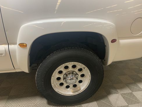 Used 2003 Chevrolet Suburban 2500 LT w/ LT Preferred Equipment Group image 14