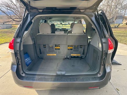 Used 2012 Toyota Sienna LE image 6