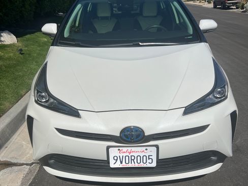 Used 2019 Toyota Prius L Eco w/ Carpet Mat Package image 1