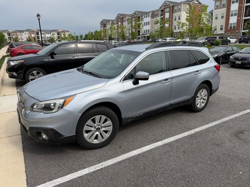 Used 2017 Subaru Outback 2.5i Premium AWD/4WD image 6
