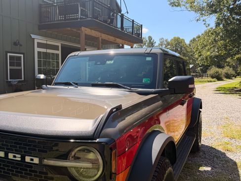 Used 2025 Ford Bronco Outer Banks w/ Sasquatch Package AWD/4WD image 4